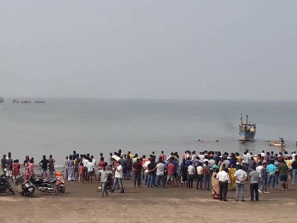 4 School children drown in Mumbai sea 4 School children drown in Mumbai sea