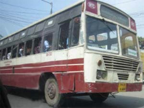 Nagercoil : Auto driver who drived the government bus run over youth Nagercoil : Auto driver who drived the government bus run over youth