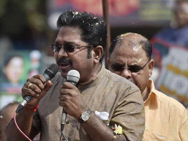 Court hears case against Dinakaran RK Nagar victory today Court hears case against Dinakaran RK Nagar victory today