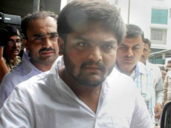Hardik Patel, Congress leader Modhwadia meet Pravin Togadia in Ahmedabad hospital Hardik Patel, Congress leader Modhwadia meet Pravin Togadia in Ahmedabad hospital