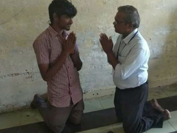 Villupuram Government School Headmaster knee down to student for good reading Villupuram Government School Headmaster knee down to student for good reading