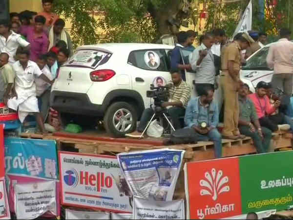 CM and Deputy CM Inaugurated Alanganallur jallikattu, which is worth of 1crore prize CM and Deputy CM Inaugurated Alanganallur jallikattu, which is worth of 1crore prize