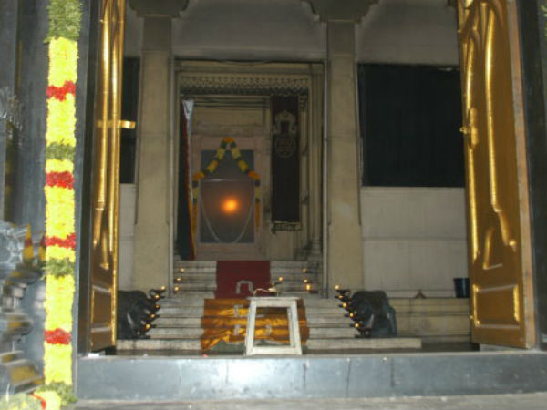 ஜோதி வடிவில் இறைவன்