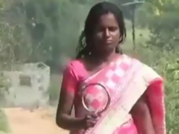 கையில் சிலம்புடன்