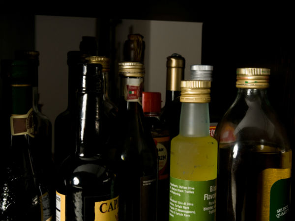 Nagapattinam police arrested a lady who sell liquor illegally Nagapattinam police arrested a lady who sell liquor illegally