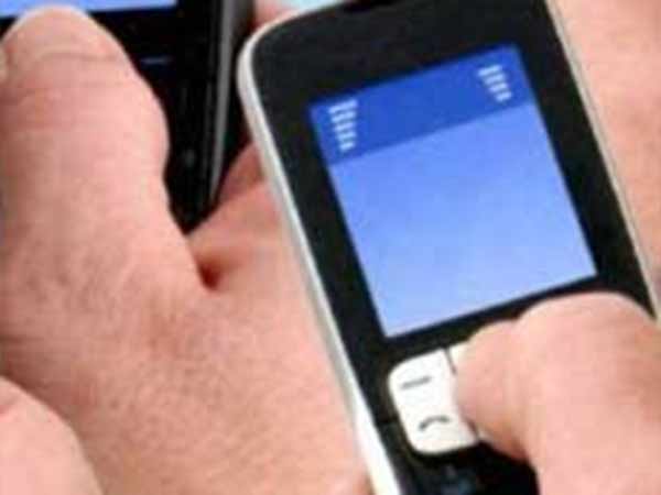செல்போனை வீசிவிட்டார்களா?