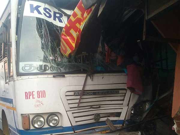 One dead 18 injured in bus accident in Cumbum One dead 18 injured in bus accident in Cumbum