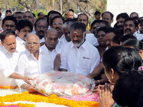 Tamilnadu CM Palanisamy and Deputy CM O.Paneerselvam garlanded MGR statue on his 101 birthday Tamilnadu CM Palanisamy and Deputy CM O.Paneerselvam garlanded MGR statue on his 101 birthday