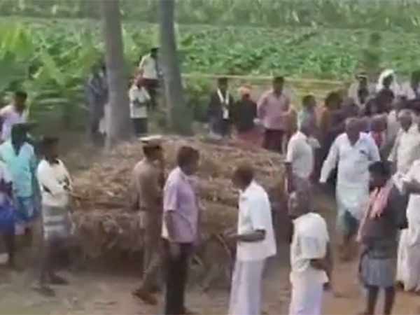 துண்டு பிரசுரங்களுடன் தேடும் பணி
