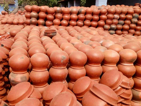 On the Pongal festival, the bronze vessels are comes for sale in Kottar at Kanniyakumari On the Pongal festival, the bronze vessels are comes for sale in Kottar at Kanniyakumari