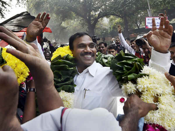 புத்தகம் வெளியீடு