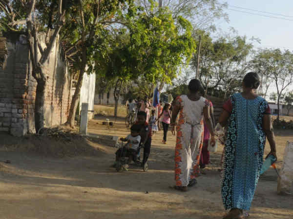 The central officials inspection in the refugee camp at Nellai The central officials inspection in the refugee camp at Nellai