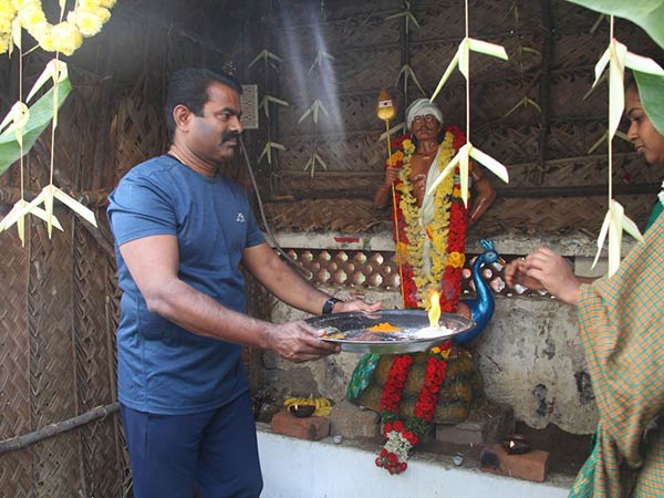 Seeman celebrates ThaiPusam in house Seeman celebrates ThaiPusam in house