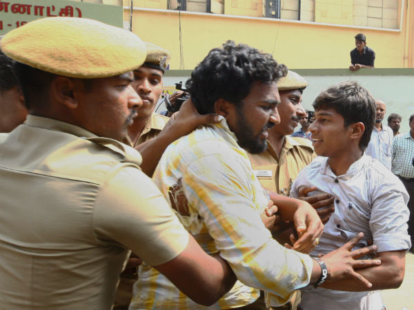 10 மாணவர்களுக்கு நீதிமன்றக் காவல்