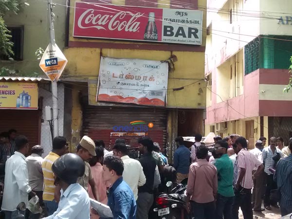 Tasmac officials sealed 156 bars at Namakkal Tasmac officials sealed 156 bars at Namakkal