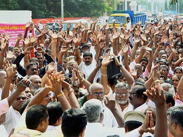 Chennai High Court hears petitions on TN Bus strike Chennai High Court hears petitions on TN Bus strike