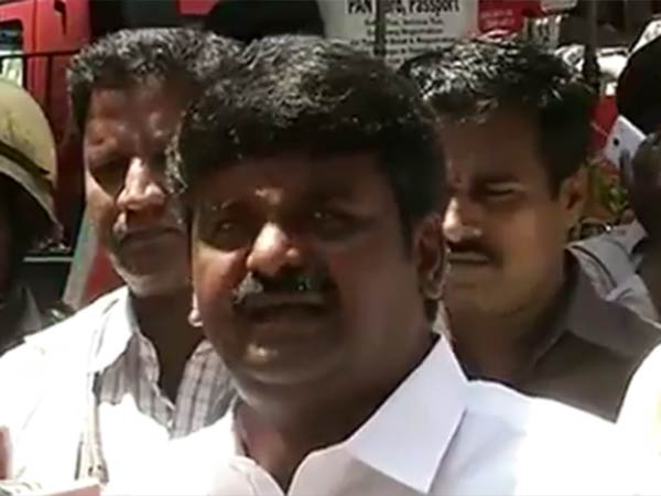 Minister C.Vijayabaskar thanks Gnani family Minister C.Vijayabaskar thanks Gnani family