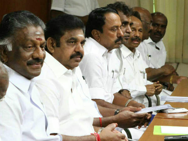 பிடிவாதமாக இருந்த கர்நாடகாவிற்கே சாதகமான தீர்ப்பு... ஓபிஎஸ், ஈபிஎஸ் 'கப்சிப்'! 