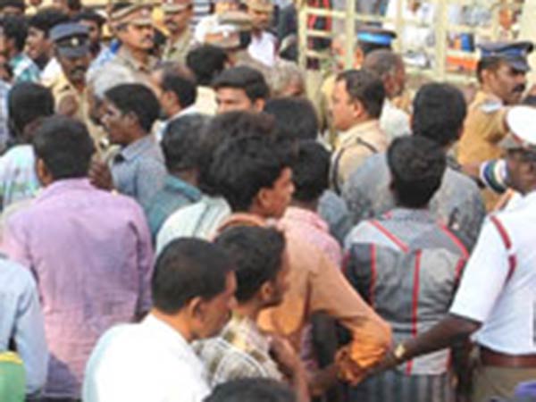 Salem Karipatti people protesting against Inspector Salem Karipatti people protesting against Inspector