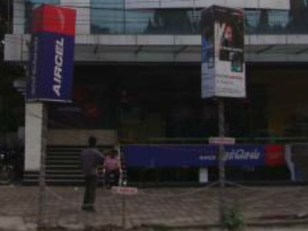 In Chennai, Aircel's office has been attacked by customers In Chennai, Aircel's office has been attacked by customers