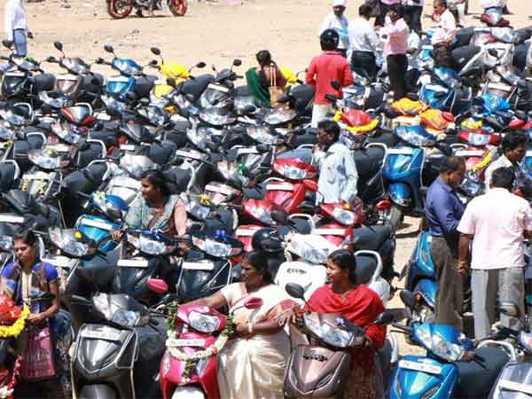 பயனாளிகள் தவிப்பு
