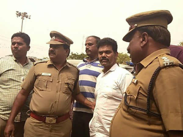 என்கவுண்ட்டர் அச்சத்தால் சரண்