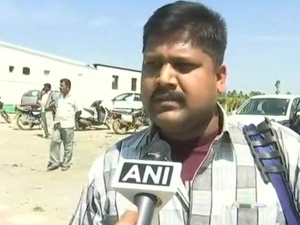Commuters face inconvenience at Karnataka-Tamil Nadu border Commuters face inconvenience at Karnataka-Tamil Nadu border