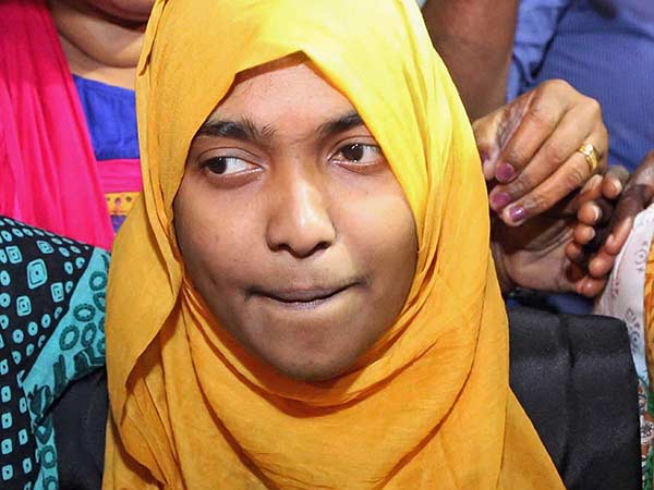Again parents are forcing me to convert says Hadiya to SC Again parents are forcing me to convert says Hadiya to SC