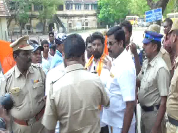 தாலி கட்ட வற்புறுத்தல்