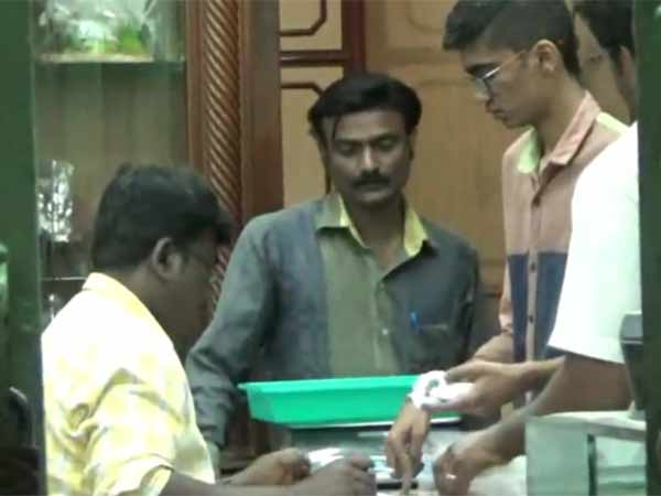 Income tax raid in jewelry shops at Thiruvannamalai Income tax raid in jewelry shops at Thiruvannamalai