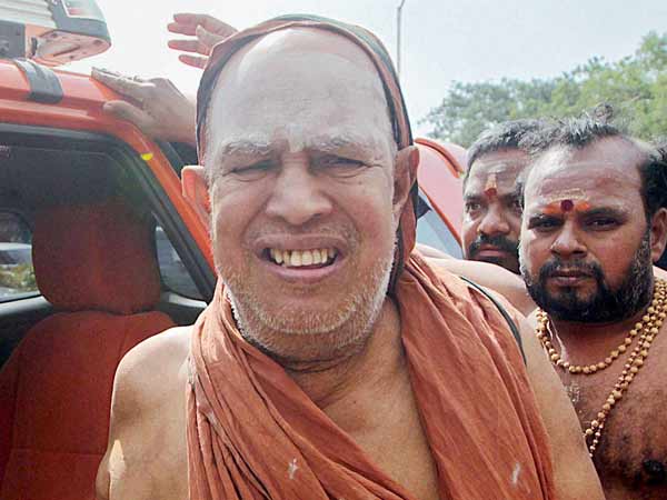 Jayendrar Saraswathi insists peace talks for ayodhya issue Jayendrar Saraswathi insists peace talks for ayodhya issue