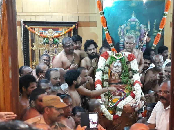 DMDK leader Vijayakanth paid tribute to Jayendra saraswathi DMDK leader Vijayakanth paid tribute to Jayendra saraswathi