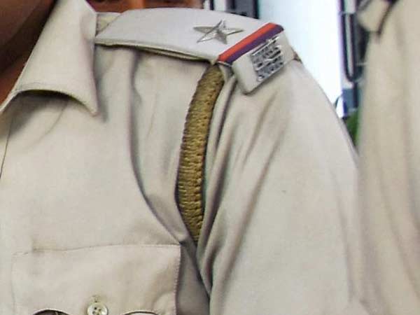 போலீசுக்குத் தகவல்