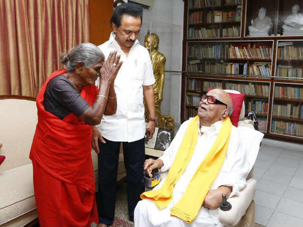 கருணாநிதியை நேரில் சந்தித்த தொண்டர்