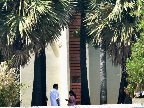 சிரிப்பாய் சிரித்தது