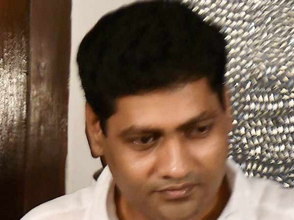 வீட்டில் அனுமதித்தேன்