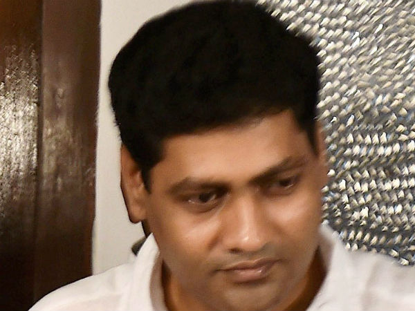 J Deepa Husband Madhavan trying to get Anticipatory Bail J Deepa Husband Madhavan trying to get Anticipatory Bail