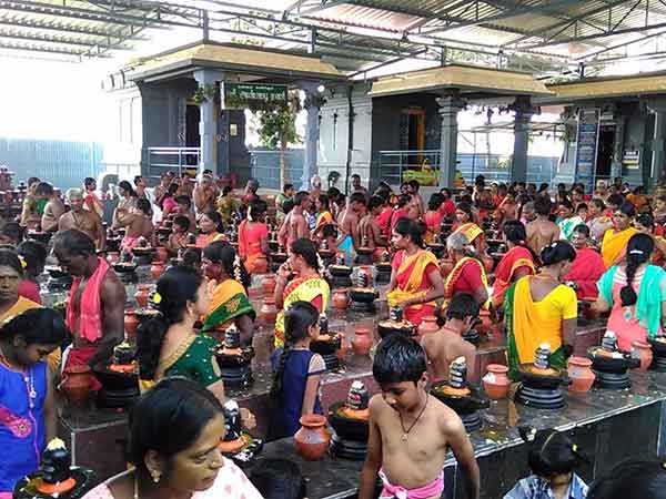Maha Shivratri rudrabhishek in Shiva temple Maha Shivratri rudrabhishek in Shiva temple