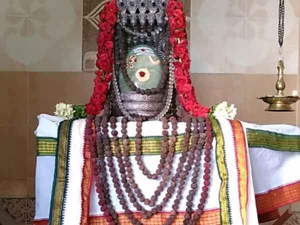 Maha Shivratri rudrabhishek in Shiva temple Maha Shivratri rudrabhishek in Shiva temple