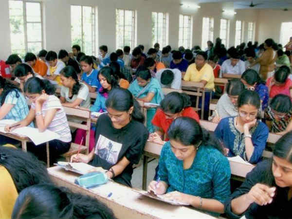 ஆன்லைனில் விண்ணப்பங்கள் கிடைக்கின்றன