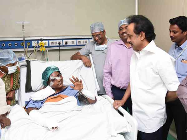 MK Stalin meets IT worker Lavanya who was attacked by robbers MK Stalin meets IT worker Lavanya who was attacked by robbers