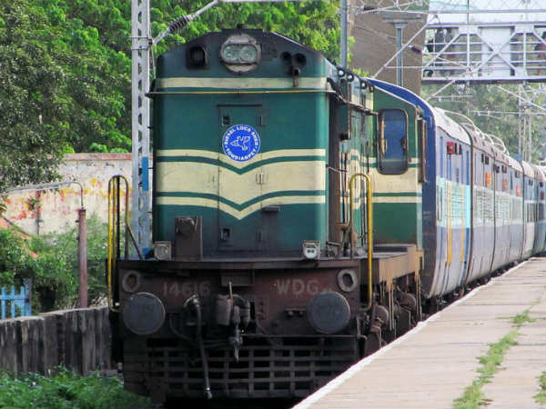 Transgenders pushed two youths from train one dead in Krishnagiri Transgenders pushed two youths from train one dead in Krishnagiri