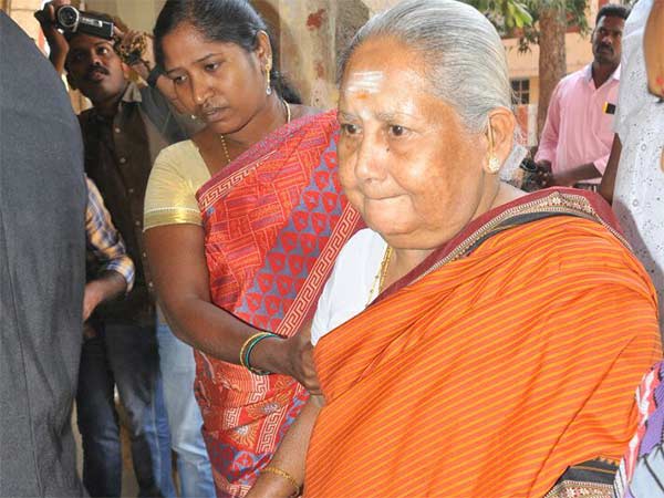 Jayalalitha's house cook Rajamal will appear in the Arumugasamy commission today Jayalalitha's house cook Rajamal will appear in the Arumugasamy commission today