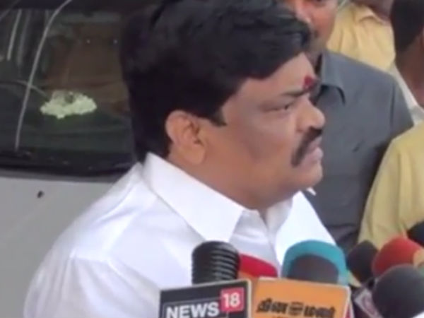 சிலை தத்ரூபமாக உள்ளது