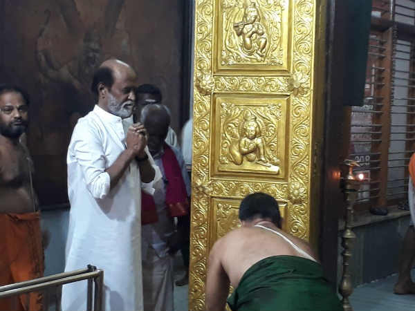 Rajinikanth discuss with Rajini Makkal Mandram activists Rajinikanth discuss with Rajini Makkal Mandram activists