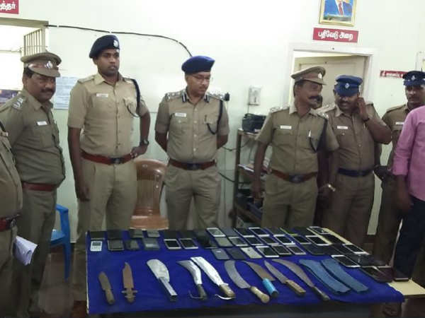 40க்கும் மேற்பட்ட போலீசார்
