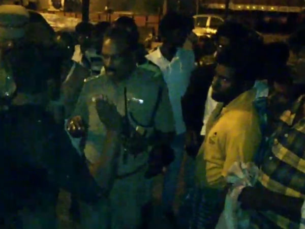 ரவுடிகள் சாலையோரம் பதுங்கல்