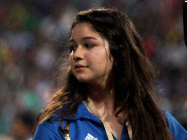 Fake account in Sachins daughter name Fake account in Sachins daughter name