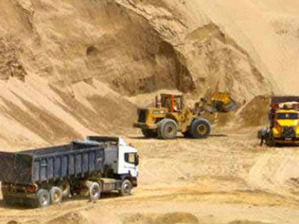 Madras highcourt ordered government to close down the illegal sand quarries Madras highcourt ordered government to close down the illegal sand quarries