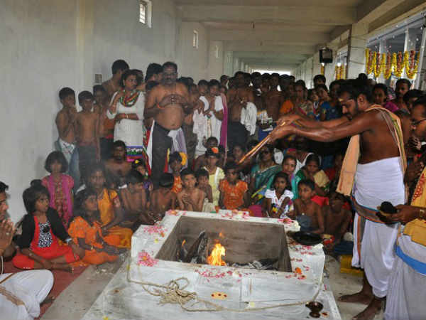 மாணவர்களுக்கு ஹோமம்